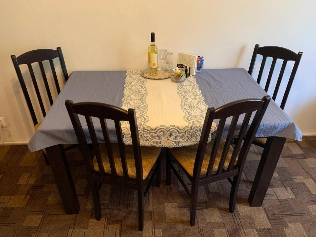 Pod Nachodskym Zamkem Apartment Bagian luar foto