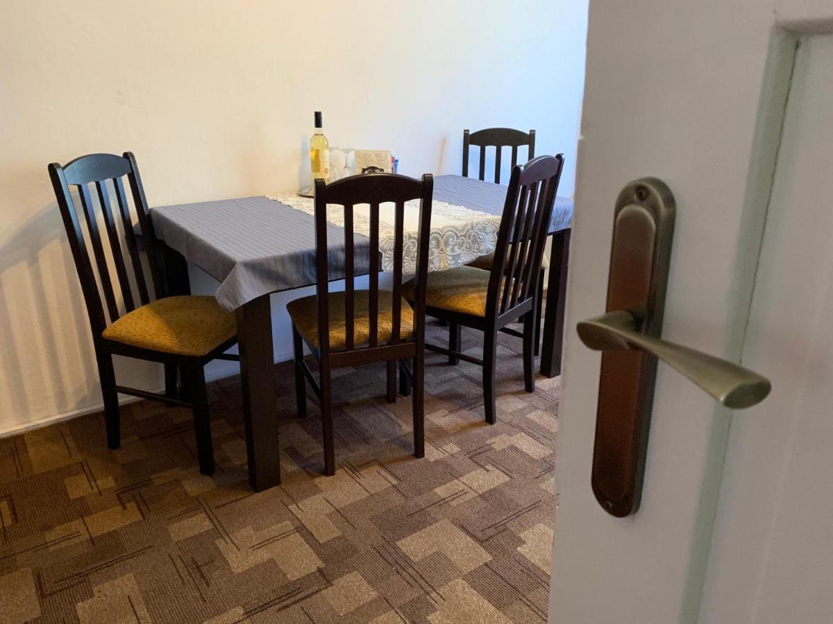 Pod Nachodskym Zamkem Apartment Bagian luar foto