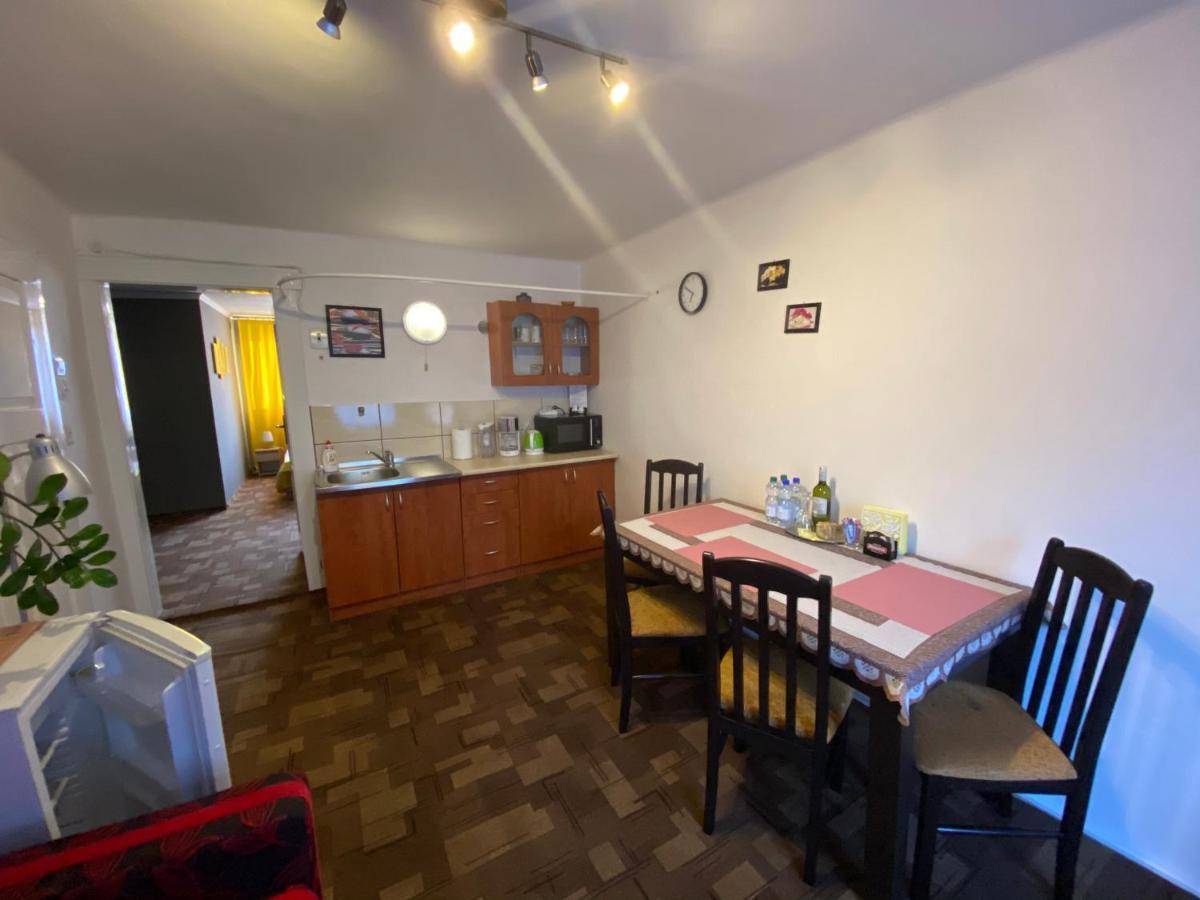 Pod Nachodskym Zamkem Apartment Bagian luar foto