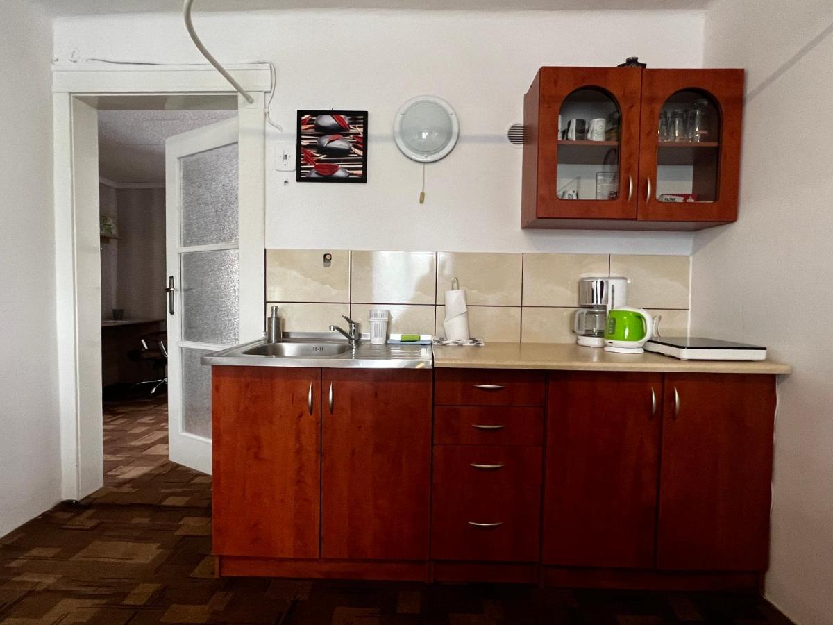 Pod Nachodskym Zamkem Apartment Bagian luar foto