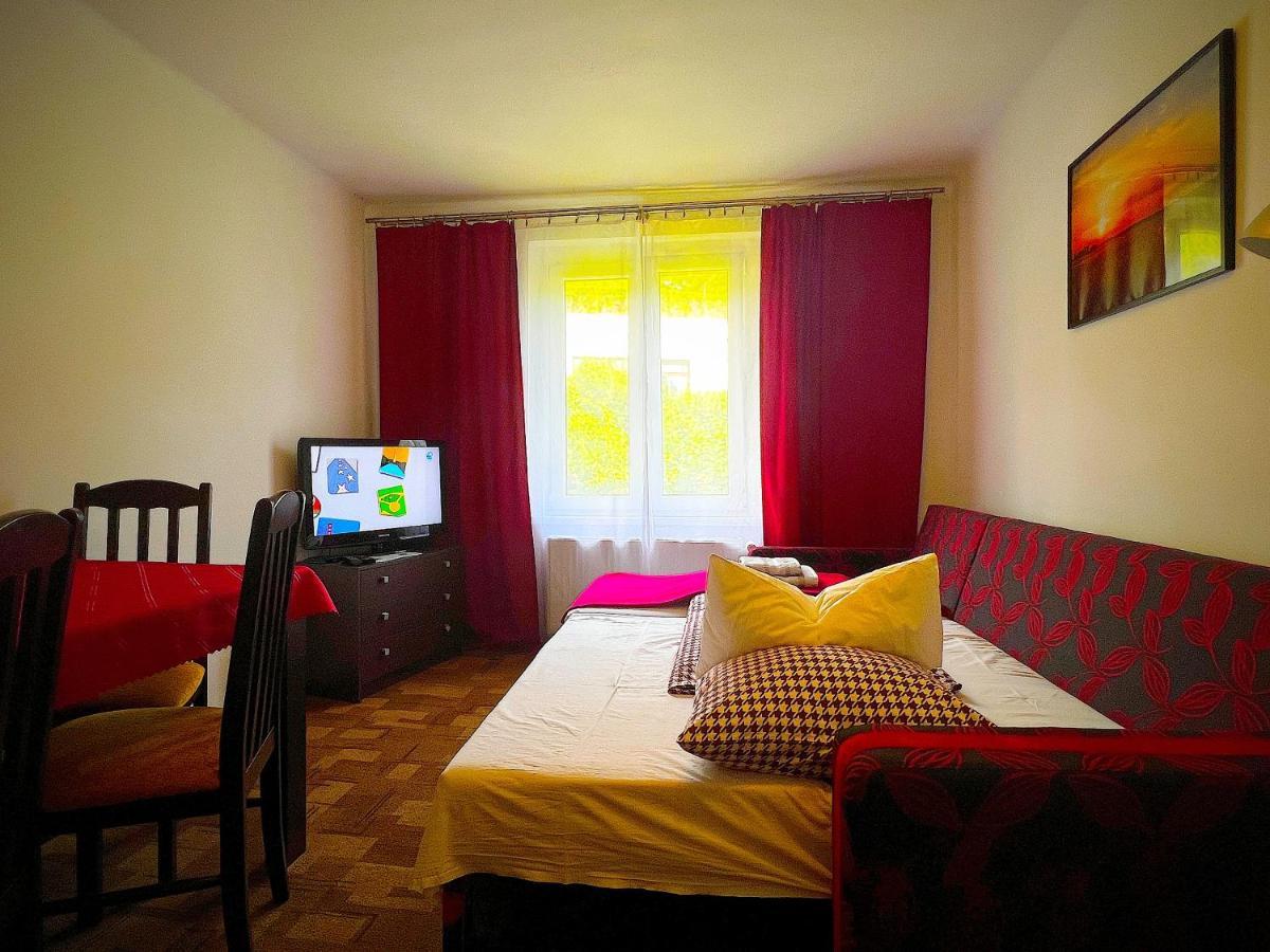 Pod Nachodskym Zamkem Apartment Bagian luar foto