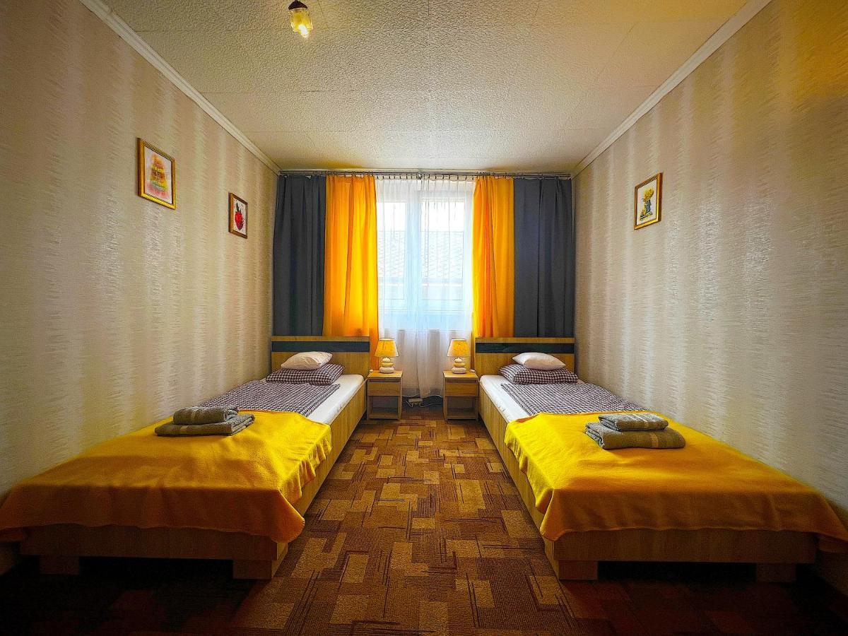 Pod Nachodskym Zamkem Apartment Bagian luar foto