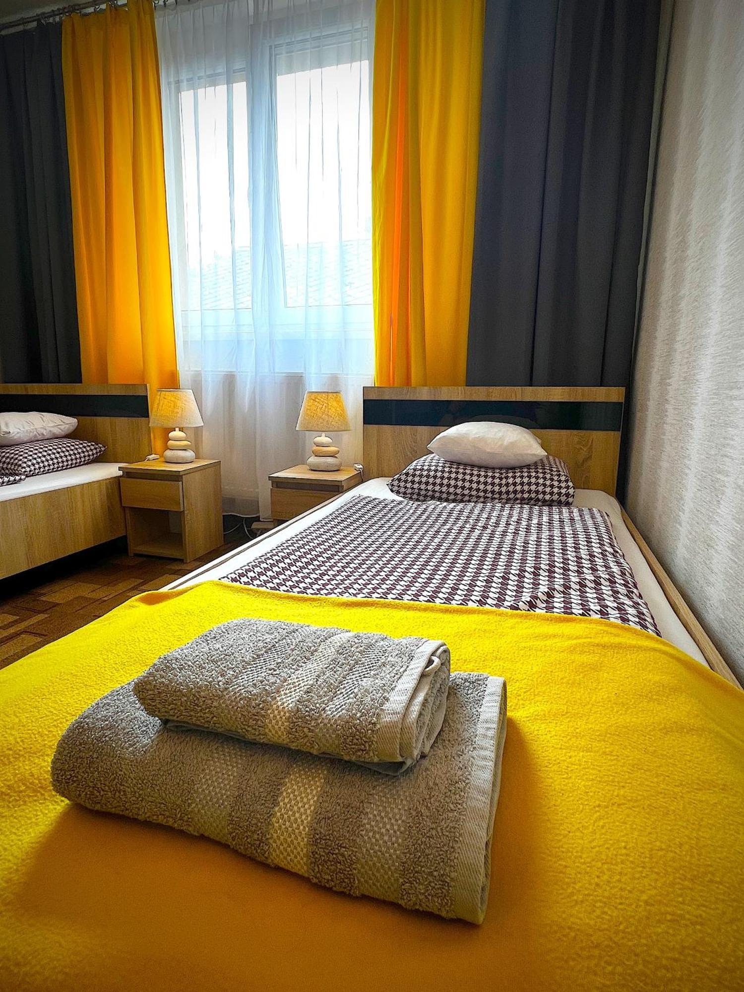 Pod Nachodskym Zamkem Apartment Bagian luar foto